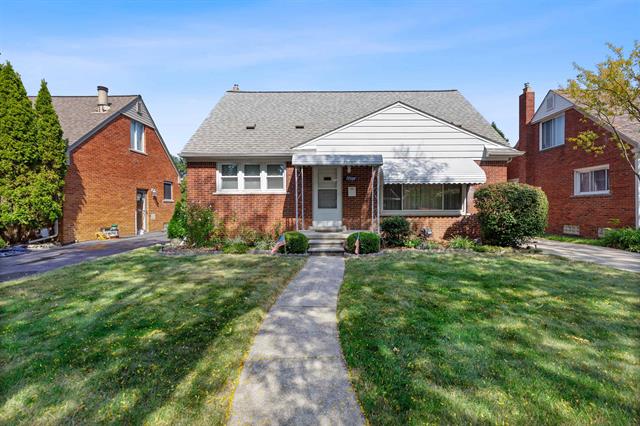 front view picture of 20509 Frazho, Saint Clair Shores, MI. 48081