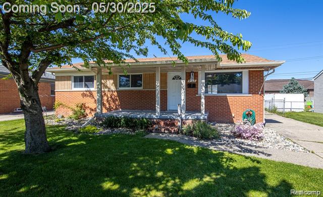 front view picture of 25883 Collingwood, Roseville, MI. 48066