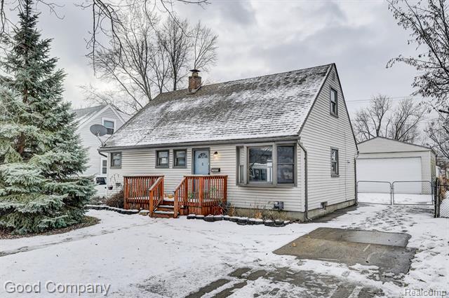 front view picture of 25855 Mackinac, Roseville, MI. 48066