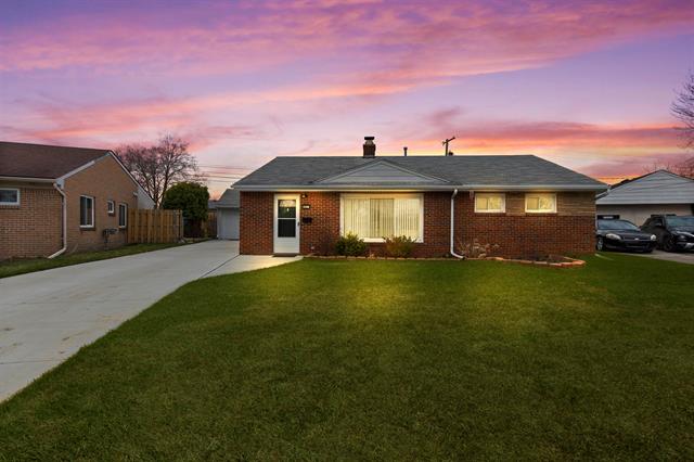front view picture of 26273 Dale Ct, Roseville, MI. 48066