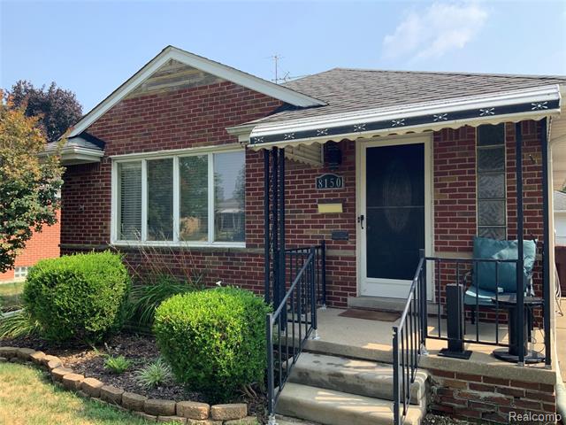 front view picture of 8150 Menge, Center Line, MI. 48015