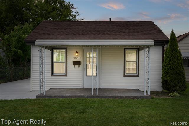 front view picture of 26041 Belanger, Roseville, MI. 48066