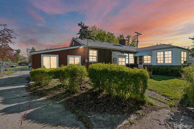 front view picture of 15365 Frazho, Roseville, MI. 48066