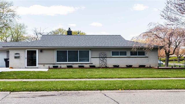 front view picture of 15386 Hill Ct, Roseville, MI. 48066
