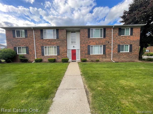 front view picture of 25341 Shiawassee Cir, Southfield, MI. 48033