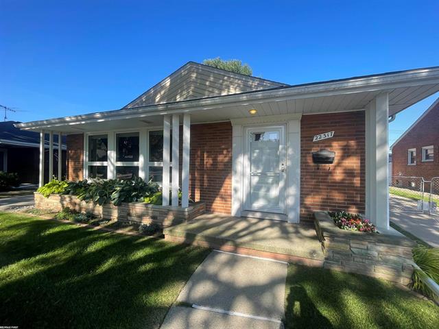 front view picture of 22317 Frazho, Saint Clair Shores, MI. 48081