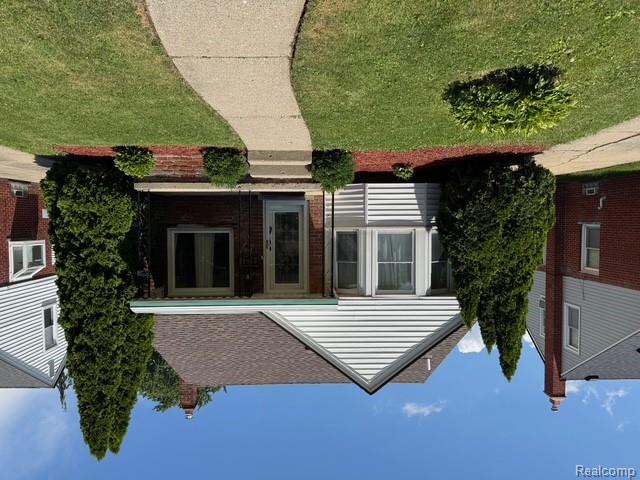front view picture of 21011 Sunnydale, Saint Clair Shores, MI. 48081