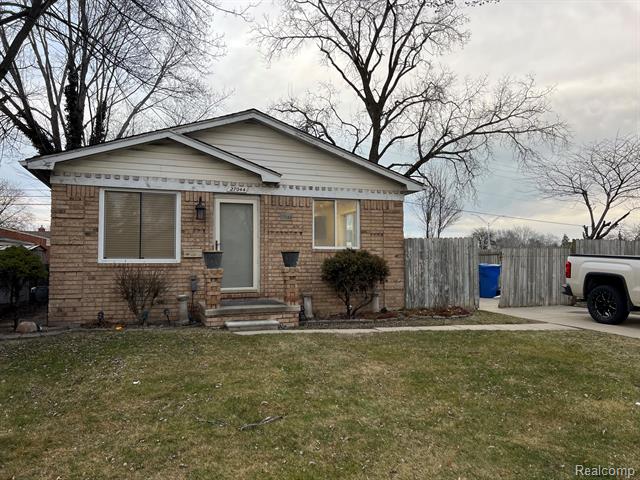 front view picture of 27044 Haverhill, Warren, MI. 48092