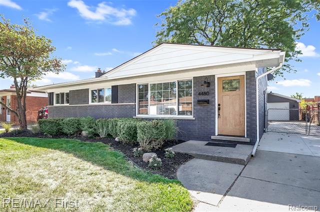 front view picture of 4480 Stratford, Warren, MI. 48092