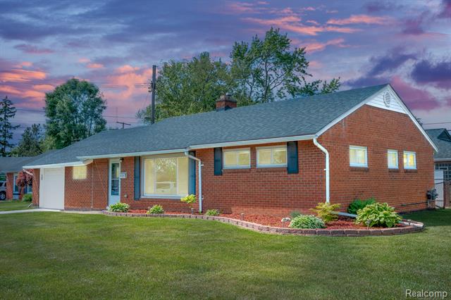 front view picture of 26395 Dale Ct, Roseville, MI. 48066