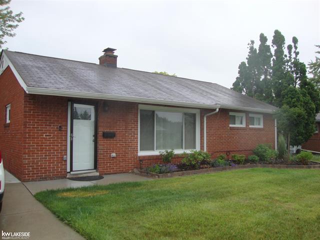 front view picture of 15390 Petrie, Roseville, MI. 48066