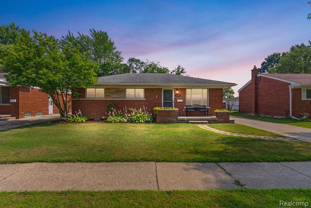 front view picture of 4588 Fenwick, Warren, MI. 48092