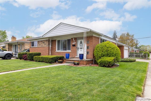 front view picture of 26713 Princeton, Saint Clair Shores, MI. 48081