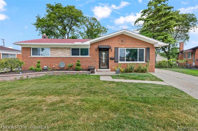 front view picture of 13305 Bloomfield, Warren, MI. 48089