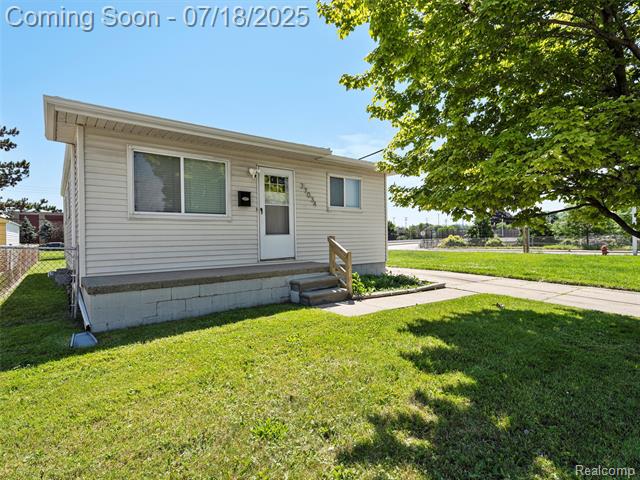 front view picture of 27034 Baldwin, Warren, MI. 48092
