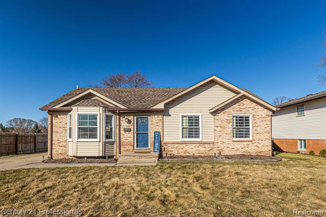 front view picture of 27023 Clarpointe, Warren, MI. 48088
