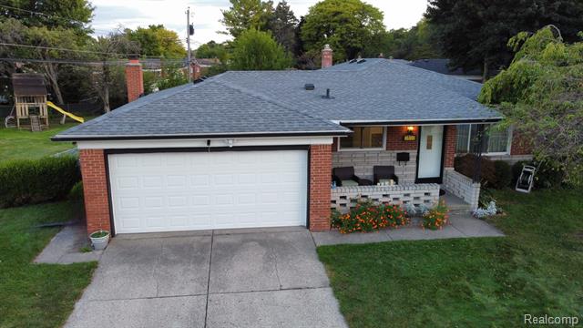 front view picture of 3500 Chard, Warren, MI. 48092