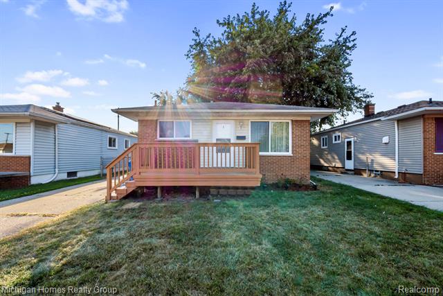front view picture of 27225 Townsend, Warren, MI. 48092