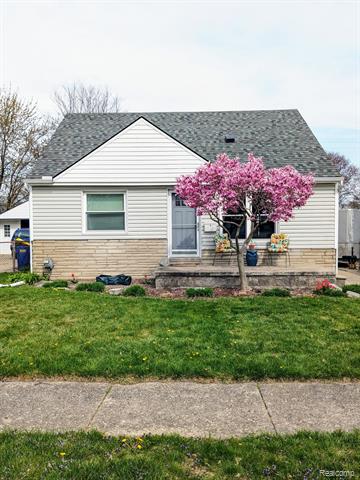 front view picture of 26804 Groveland, Roseville, MI. 48066