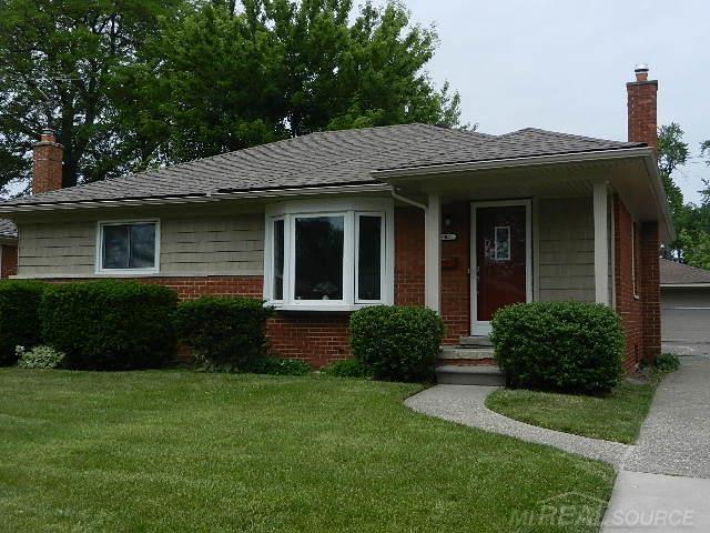 front view picture of 21001 Erben, Saint Clair Shores, MI. 48081