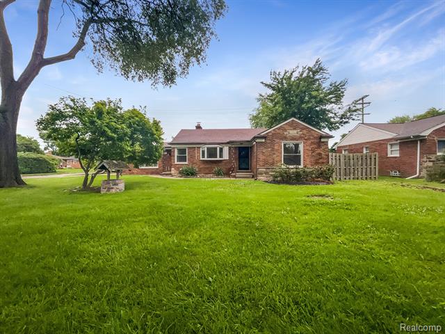 front view picture of 27420 Little Mack, Saint Clair Shores, MI. 48081