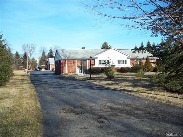 front view picture of 22000 Beck Rd, Northville, MI. 48167