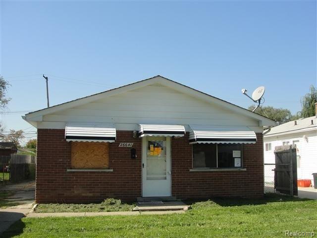 front view picture of 26641 Arlington, Roseville, MI. 48066