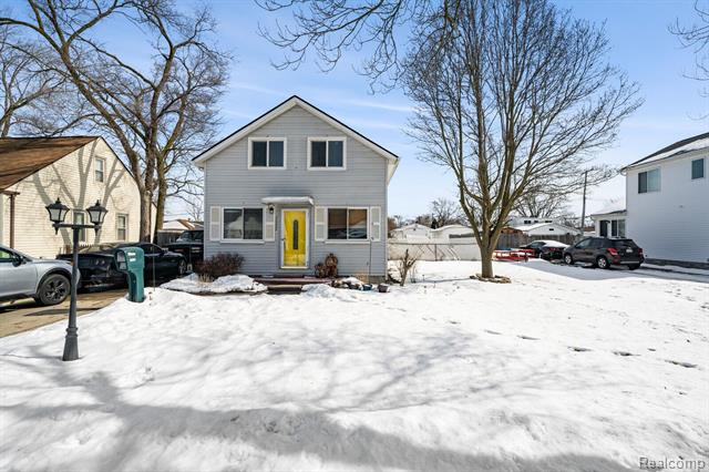 front view picture of 26664 Waldorf, Roseville, MI. 48066