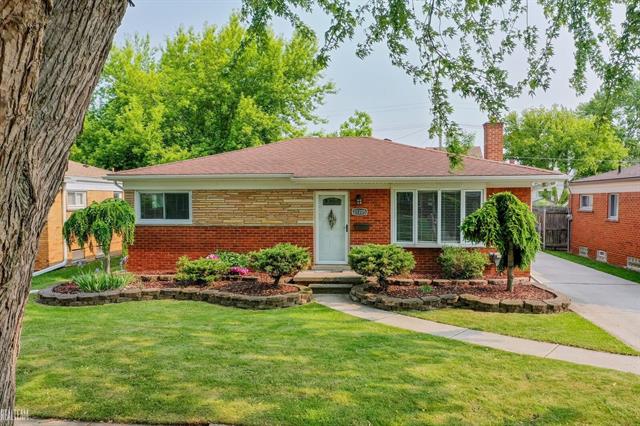 front view picture of 21205 Centennial, Saint Clair Shores, MI. 48081