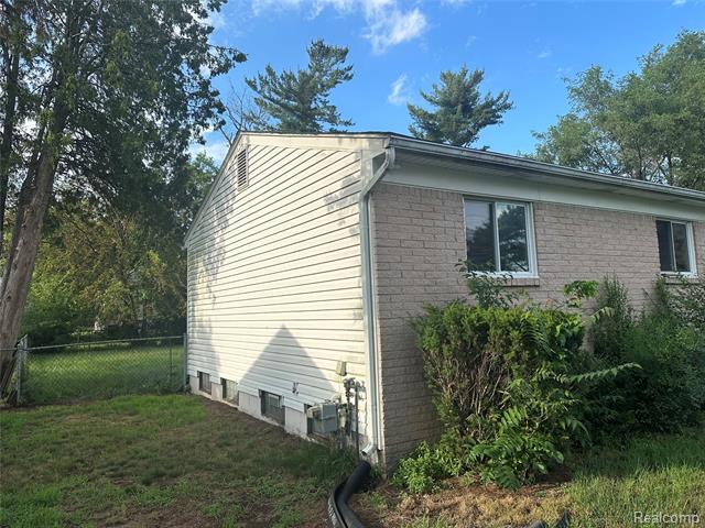 front view picture of 20222 Westhaven Ave, Southfield, MI. 48075