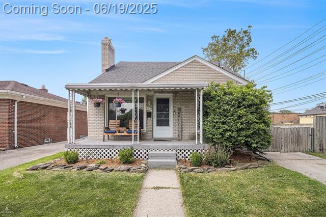 front view picture of 21409 Alexander, Saint Clair Shores, MI. 48081