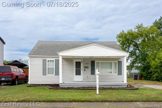 front view picture of 26811 Blumfield, Roseville, MI. 48066