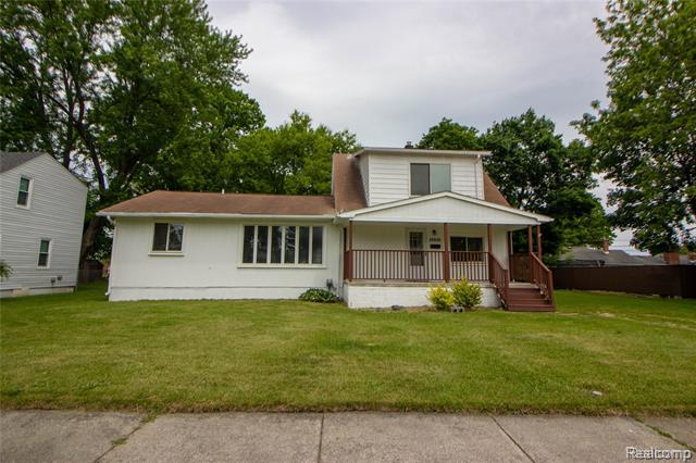 front view picture of 26656 Oakland, Roseville, MI. 48066