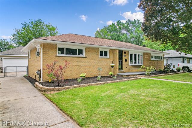 front view picture of 27264 Gilbert, Warren, MI. 48093