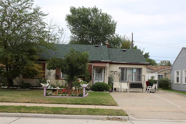 front view picture of 27100 Woodmont, Roseville, MI. 48066