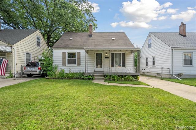 front view picture of 27226 Lawnwood, Roseville, MI. 48066