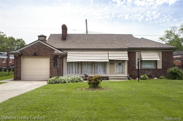 front view picture of 20216 11 Mile Rd, Saint Clair Shores, MI. 48081