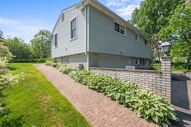 front view picture of 47055 S Chigwidden Dr, Northville, MI. 48167