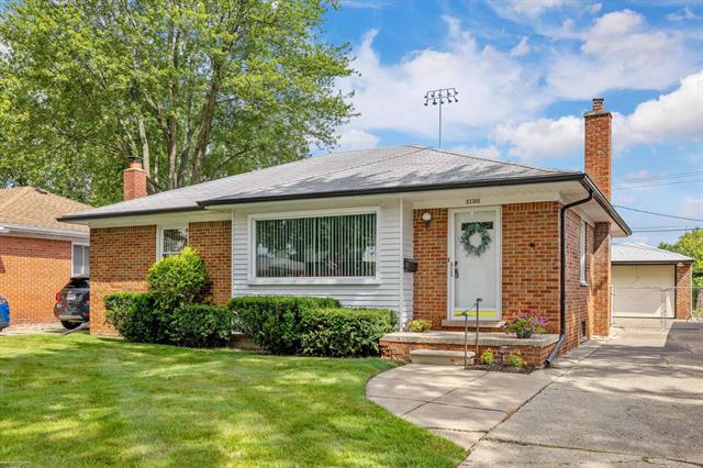 front view picture of 21301 Yale, Saint Clair Shores, MI. 48081