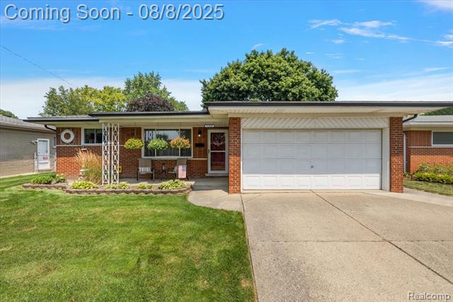 front view picture of 11939 Farnum, Warren, MI. 48093