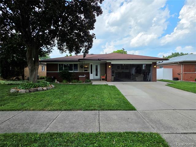 front view picture of 12137 Carol, Warren, MI. 48093