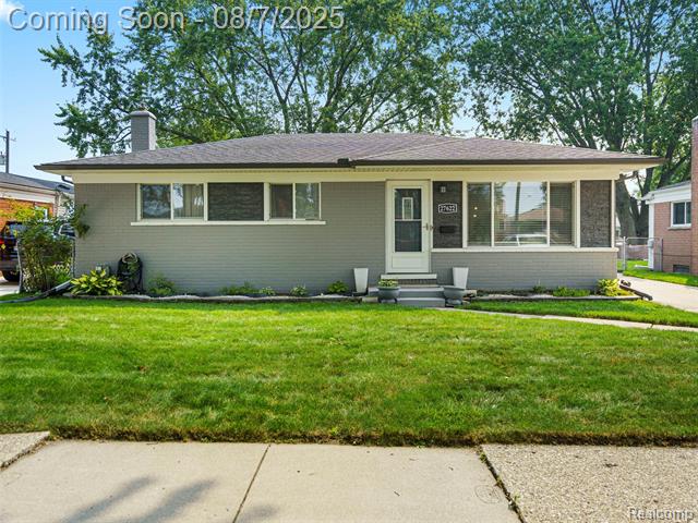 front view picture of 27622 Marilyn, Warren, MI. 48093