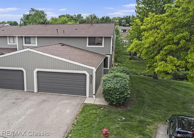 front view picture of 854 Yorktown Ct, Northville, MI. 48167