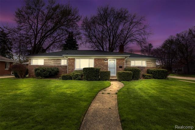front view picture of 27375 Sylvan, Warren, MI. 48093