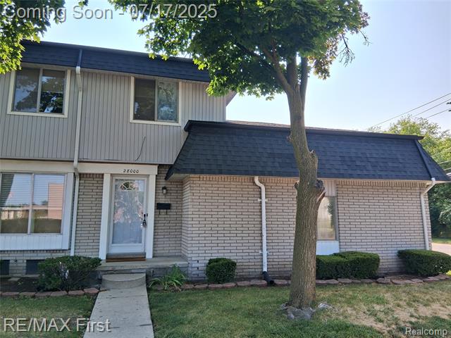 front view picture of 28000 Universal Dr, Warren, MI. 48092