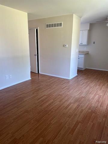 front view picture of 22100 E 11 Mile Rd, Saint Clair Shores, MI. 48081