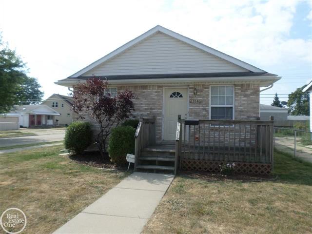 front view picture of 17640 Roseville, Roseville, MI. 48066