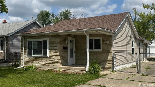 front view picture of 18615 Brohl, Roseville, MI. 48066