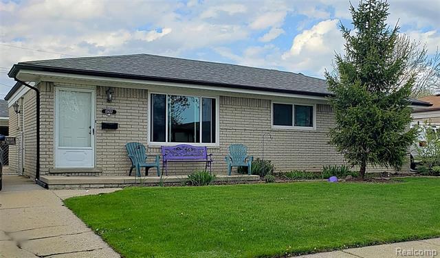 front view picture of 15637 Alsip, Roseville, MI. 48066