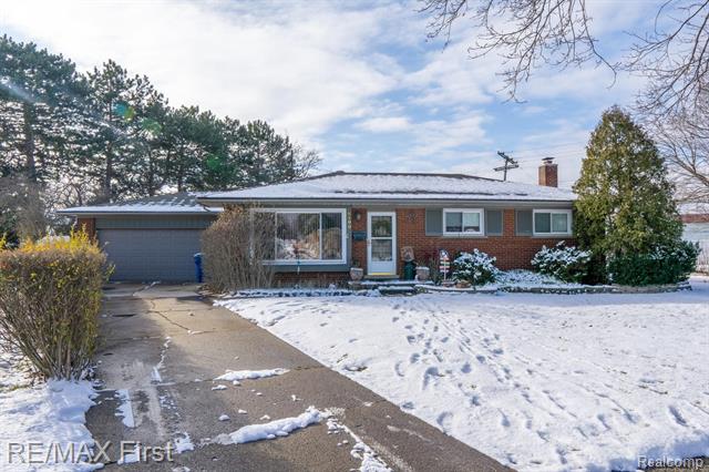 front view picture of 8100 Darlene, Warren, MI. 48093